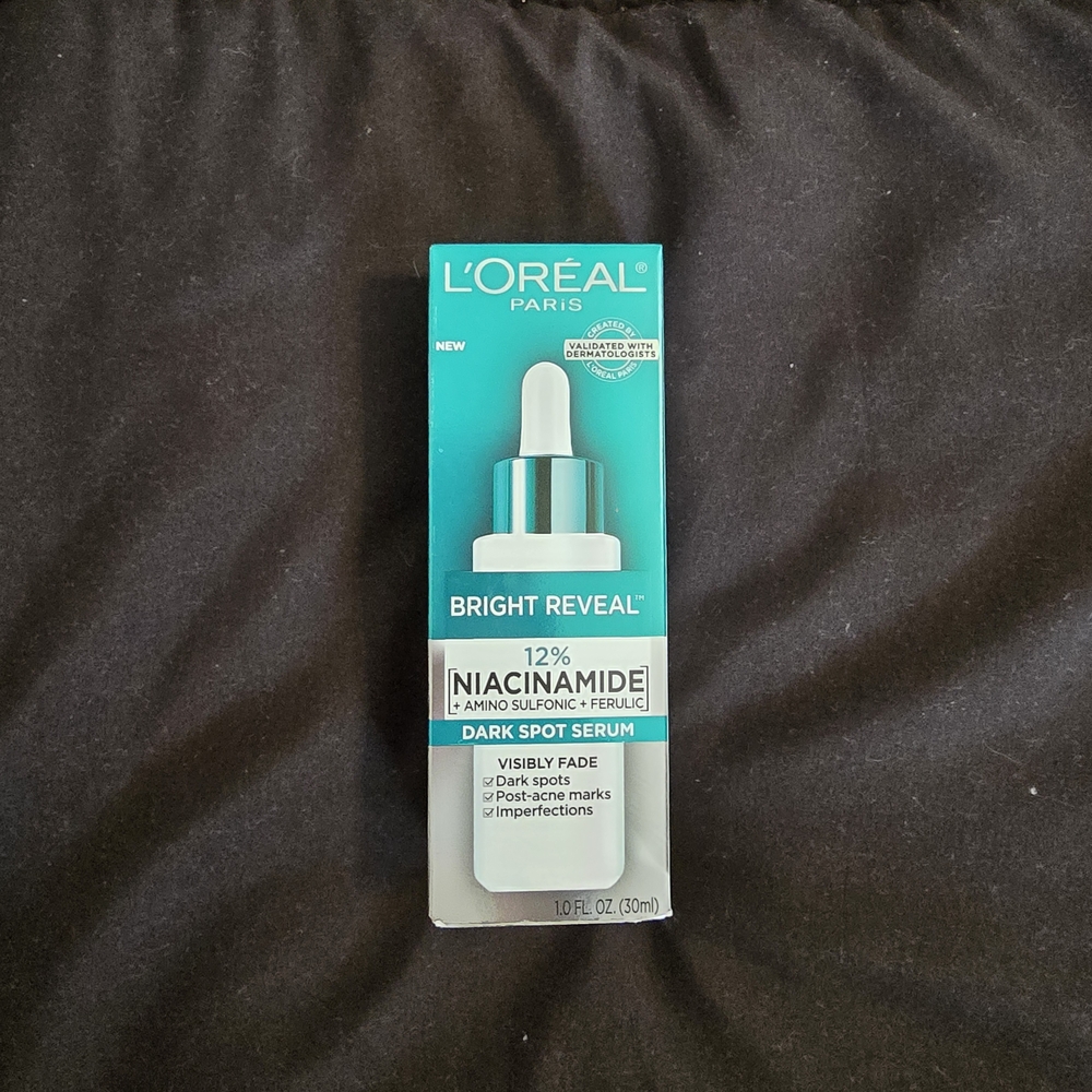 L'Oreal Bright Reveal Dark Spot Serum - Teal and White